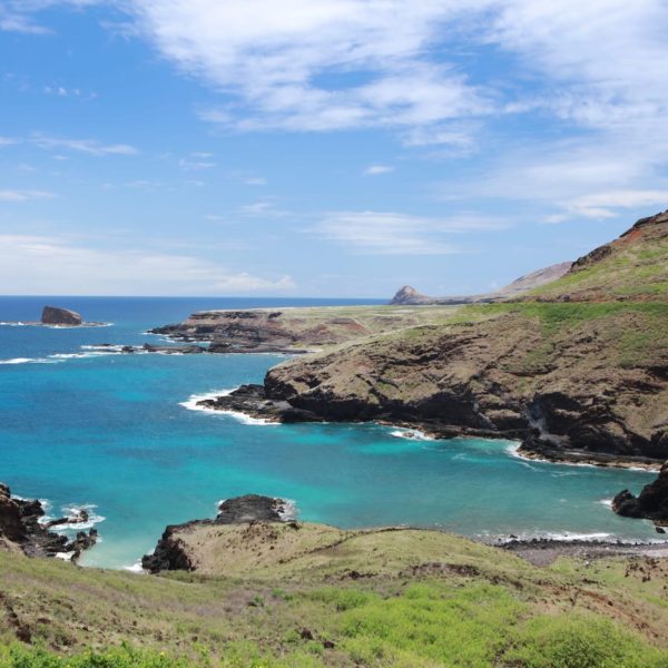 Tahiti Ua Huka Clifs ocean waves crashing