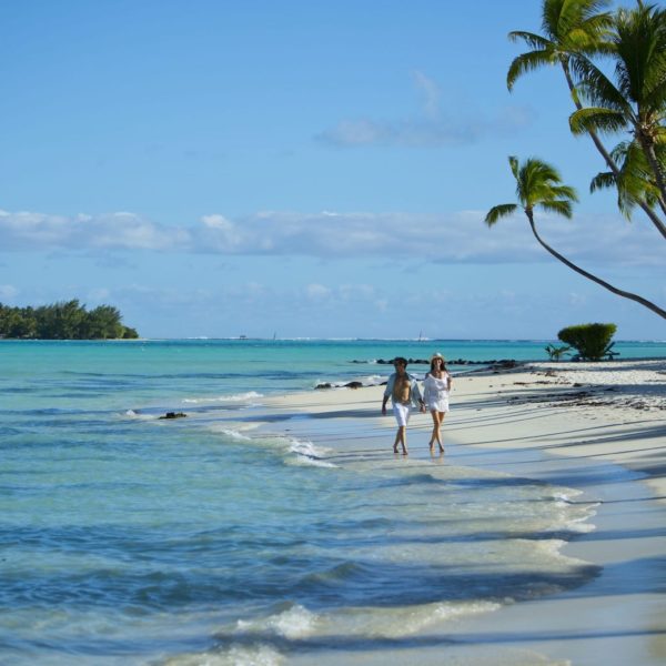 Tahiti bora bora couple walking on beach ocean palm trees