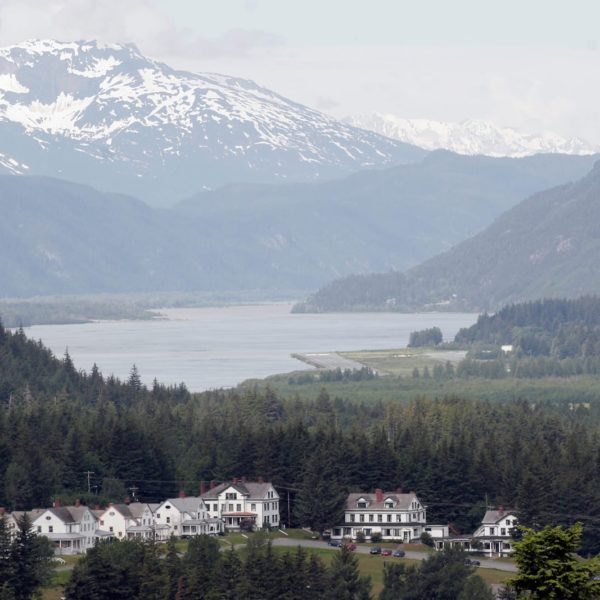 Alaska Luxury Vacation Haines Homes Valley Water Mountains