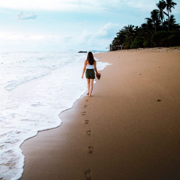 Luxury Thailand Vacation Woman Walking Beach Thailand Tide