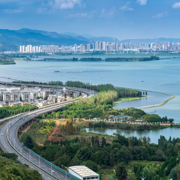 Luxury Vacation China Asia Highway In Yunnan Province Kunming Dianchi Lake
