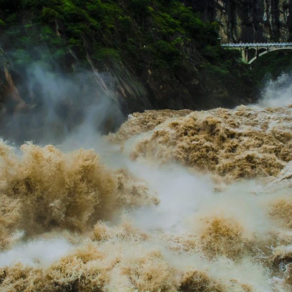 Luxury Vacation China Asia The Yangtze River Tiger Leaping Gorge Gallop